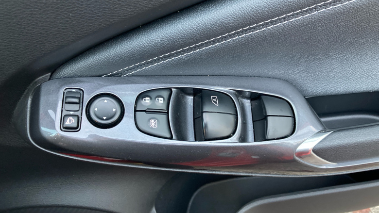 Nissan Juke 1.0 DiG-T 114 N-Connecta 5dr Petrol Hatchback